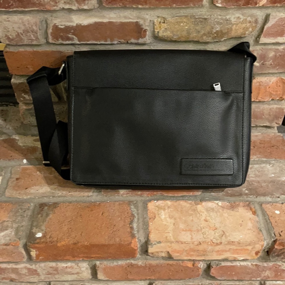 Calvin Klein laptop messenger bag